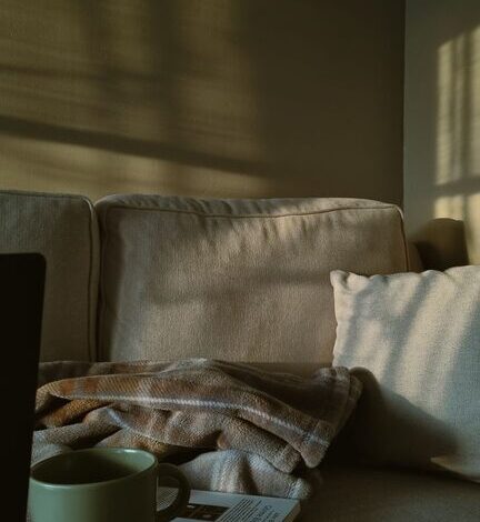 Tips for Creating a Cozy and Inviting Reading Nook in Your Home