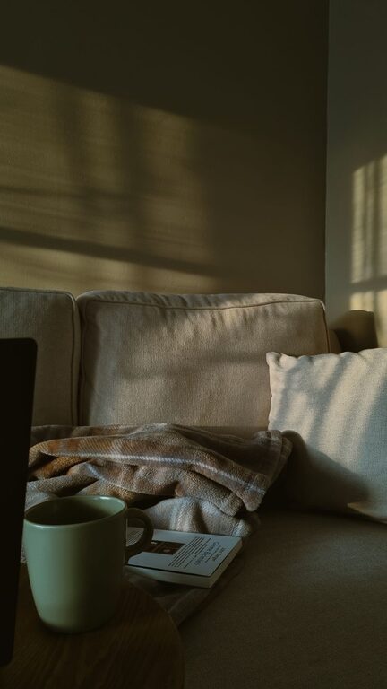 Tips for Creating a Cozy and Inviting Reading Nook in Your Home