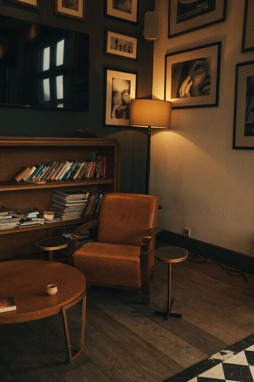 How to Create a Cozy Reading Nook in Any Living Space